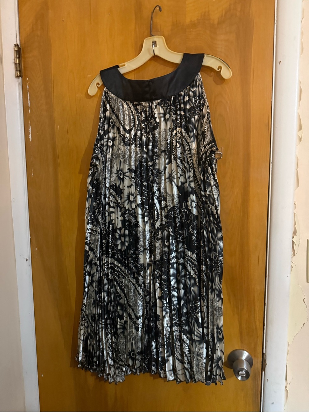 Women's Black & White Pleated Halter Dress